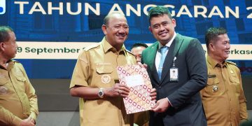 Syah Afandin Terima Penghargaan UHC, Komitmen Maksimalkan Pelayanan Kesehatan di Langkat
