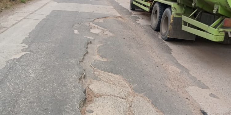 Ruas Jalan Nasional Desa Mamugo Tanah Putih Rohil Menuju Bukit Timah Mekarsari Dumai Selatan Rusak Parah