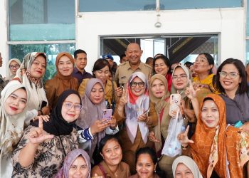 Tangis Haru Ratusan Nakes R4 Langkat, Sampaikan Terima Kasih kepada Bupati Langkat Syah Afandin