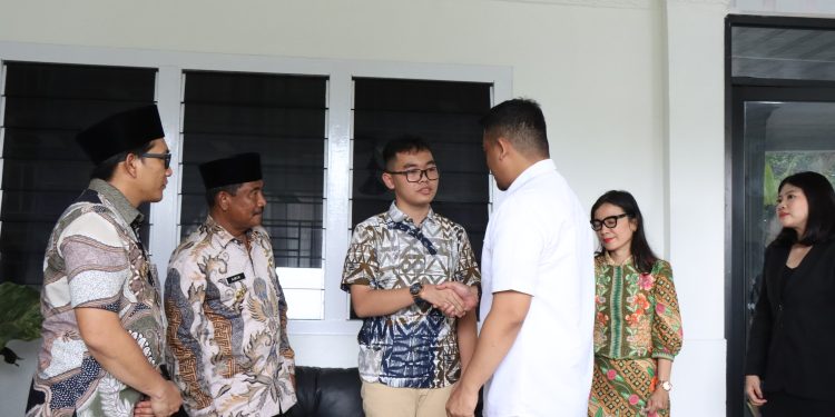 Wali Kota dan Wakil Wali Kota Binjai Kenalkan Matthew, Siswa Berprestasi Asal Binjai Kepada Gubernur Sumut