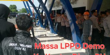Kantor Dinas PU Dumai Didemo, Massa LPPD Soroti Dugaan Pelanggaran Proyek Pembebasan Lahan Bantaran Sungai Dumai