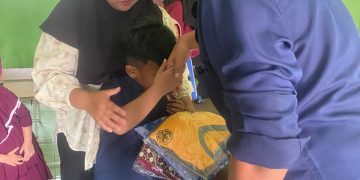 Hari Pahlawan, Dejon Sembiring Salurkan Bantuan Seragam Murid TK Gratis