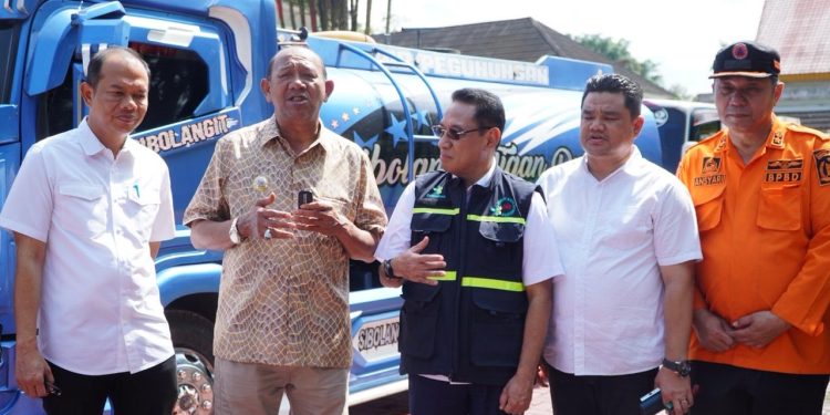 Bupati Syah Afandin Lepas 20 Mobil Tangki Air Bersih untuk Warga Terdampak Banjir