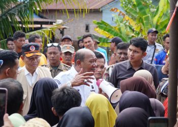 Lewati Akses Terputus, Syah Afandin Hadiri Warga Terisolir dan Pastikan Mereka Tak Ditinggalkan