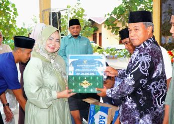 Wabup Langkat Tiorita Pimpin Safari Ramadhan di Salapian, Serahkan Hibah 40 Juta untuk Dua Masjid