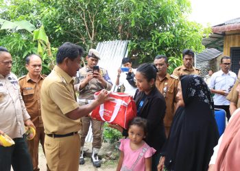 Wali Kota Binjai Serahkan Bantuan bagi Korban Angin Puting Beliung di Kecamatan Binjai Barat