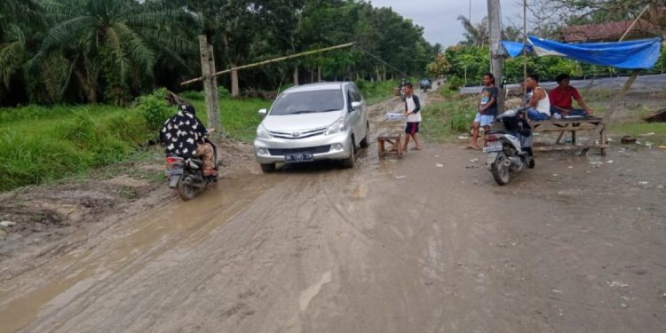 Bupati Langkat Siapkan 7,1 M untuk Perbaikan Jalan Kecamatan Secanggang, Syah Afandin : Rampung 2026 