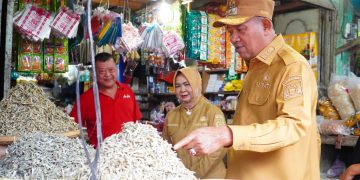 Bupati Syah Afandin Sidak Pasar Baru Stabat, Pastikan Harga Sembako Terkendali Jelang Idul Fitri
