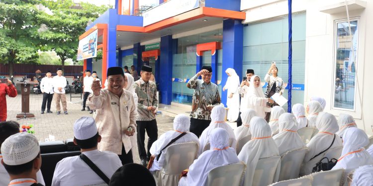 Asisten Administrasi Umum Hadiri Manasik Haji Akbar dan Pelepasan Calon Haji Bank Sumut
