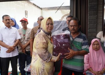 Plt. Bupati Tiorita Hadir Bantu Korban Kebakaran, Empat Rumah di Salapian Hangus