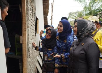 Plt. Bupati Tiorita Pastikan Renovasi Rumah Korban Banjir Berjalan Lancar