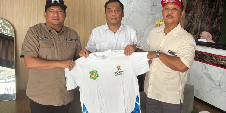 Jelang Forprovsu 2026, Dispora Serahkan Bantuan 200 Jersey ke Kontingen KORMI Medan