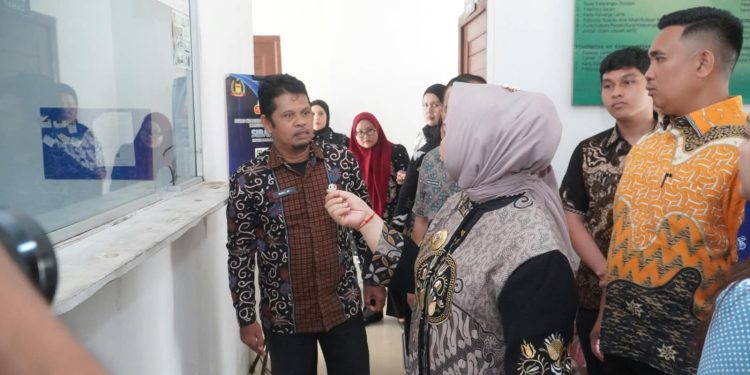 Sidak Kantor Camat Hinai, Plt. Bupati Langkat Tiorita Tekankan Disiplin dan Pembenahan Pelayanan Publik
