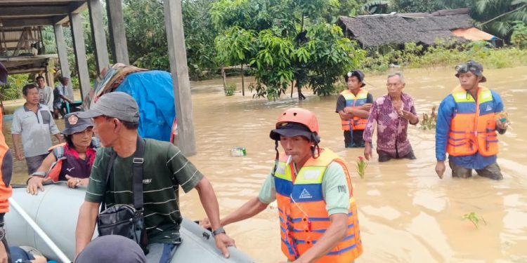 Plt. Bupati Langkat Tiorita Gerak Cepat Tangani Banjir Besitang, Bantuan dan Layanan Kesehatan Disalurkan